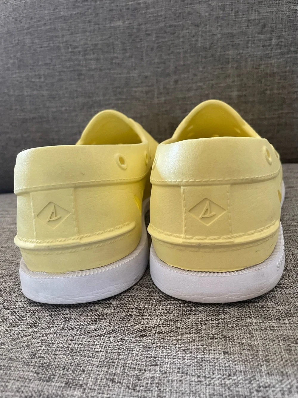 Sperry Top Sider Yellow unisex Cut out design slip on Foam Rubber Boat shoe M7W9